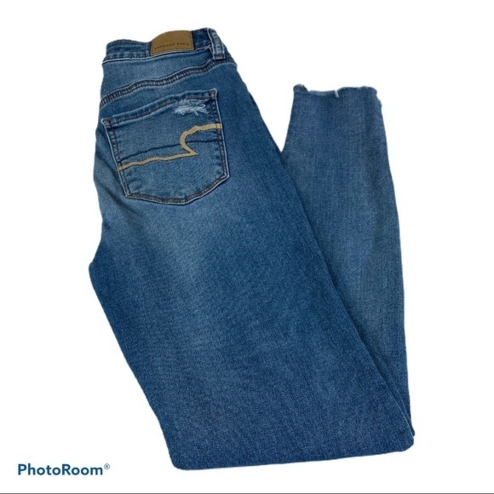 AMERICAN EAGLE DISTRESSED JEANS SIZE 2